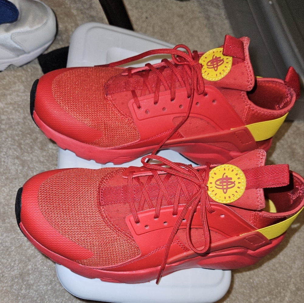 Nike Air Huarache  sz 7.5 men